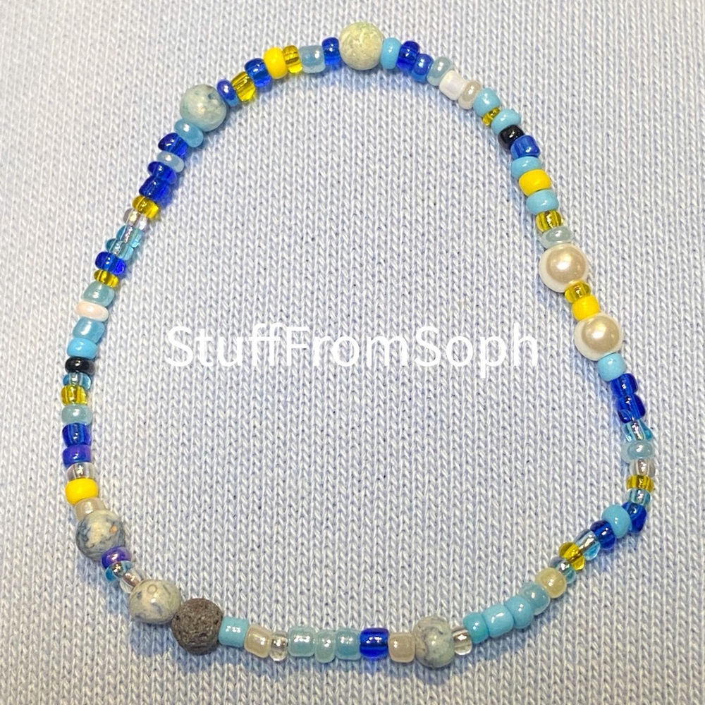 Handmade beaded bracelet (Etsy Shop) in description